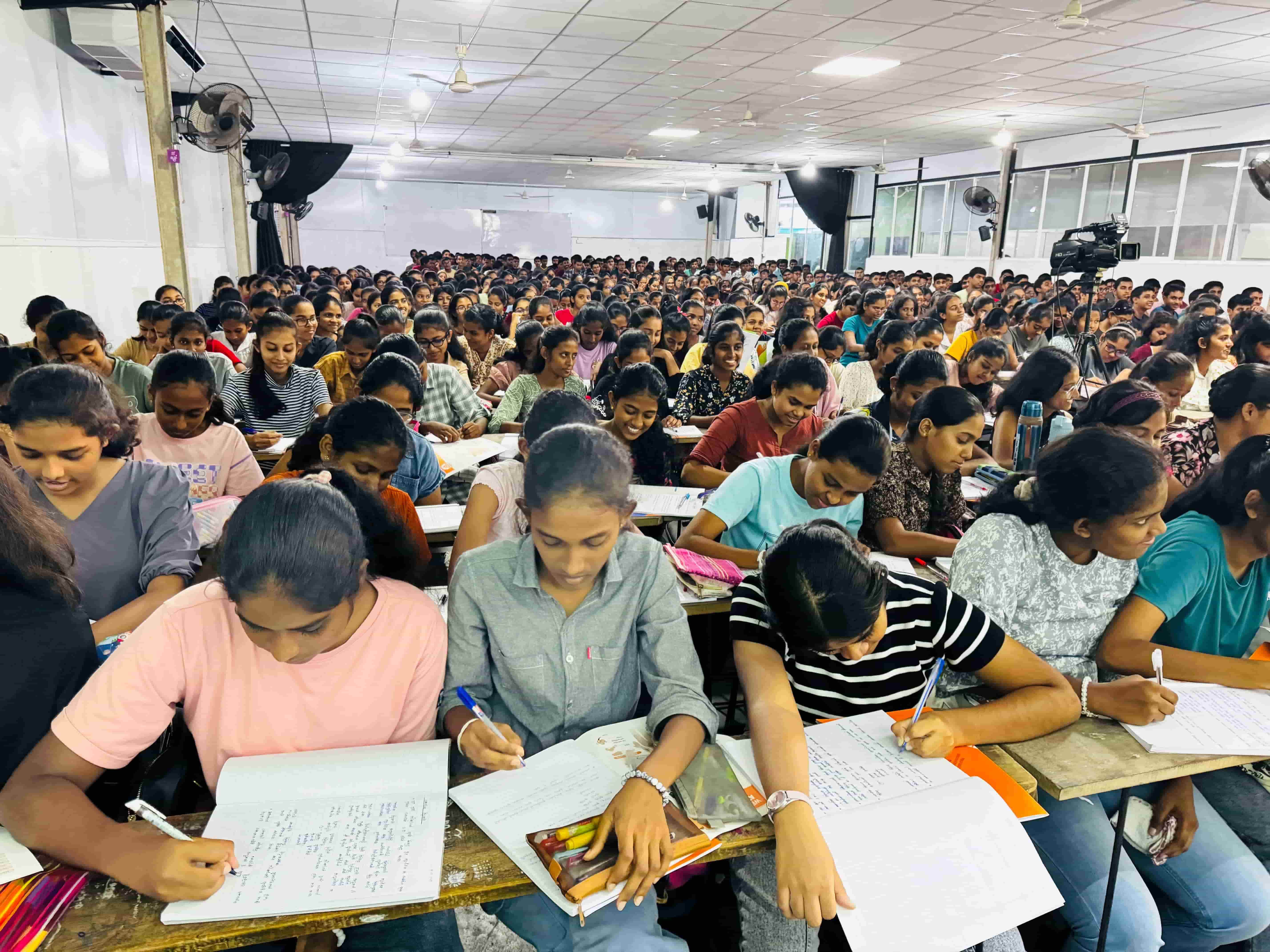 Physics classes in Galle Town - Student group